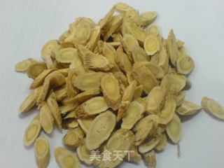 黄芪虫草花鸡架汤的做法步骤：1