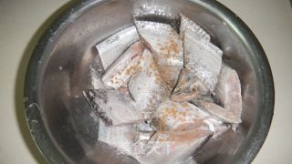 芝麻香酥带鱼的做法步骤：3