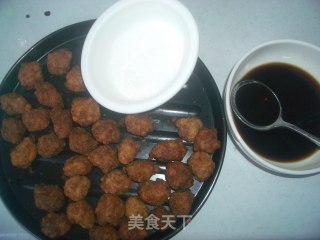 嘎嘣脆的糖醋丸子的做法步骤：1