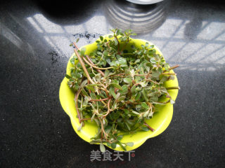 马齿苋凉拌木耳的做法步骤：1