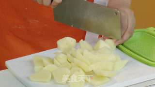 土豆烧肉的做法步骤：1