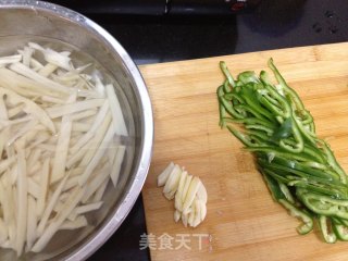 清炒藕丝的做法步骤：2