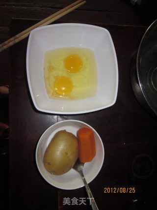 土豆胡萝卜鸡蛋饼的做法步骤：1