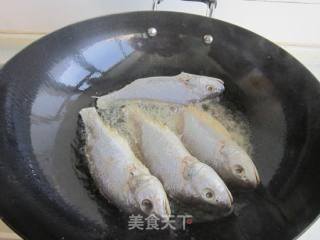 家常焖黄花鱼的做法步骤：4