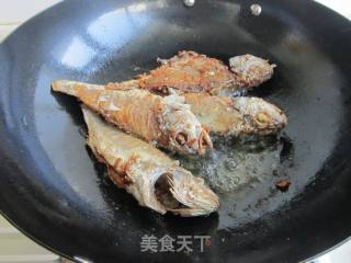 家常焖黄花鱼的做法步骤：5
