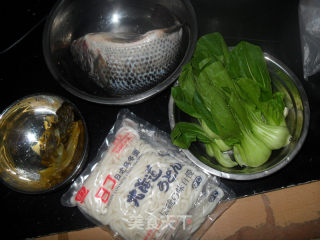 酸菜鱼乌冬面的做法步骤：1