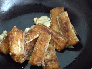 糖醋带鱼的做法步骤：10