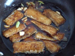 糖醋带鱼的做法步骤：11