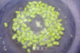 家常毛豆肉丁---好吃看得见的做法步骤：1