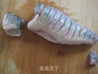 清蒸鲈鱼的做法步骤：2