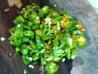 素炒玉米粉酸辣子的做法步骤：3