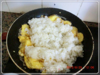肉丁咖喱炒饭的做法步骤：4