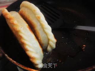 韭菜三鲜盒子的做法步骤：8