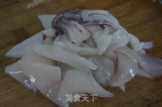 雪菜炒鱿鱼的做法步骤：2
