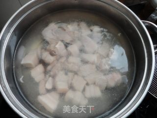 张炎家的美味红烧菜之一------香菇烧肉的做法步骤：5