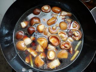张炎家的美味红烧菜之一------香菇烧肉的做法步骤：8