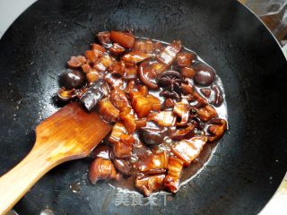 张炎家的美味红烧菜之一------香菇烧肉的做法步骤：9