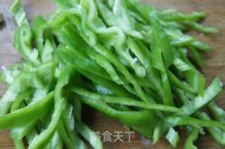 青椒炒肉末的做法步骤：2