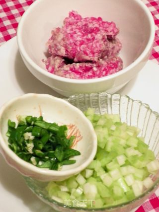肉末芹菜的做法步骤：1