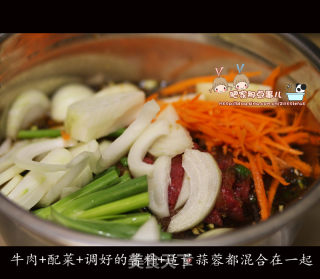 《韩式牛肉蘑菇粉条锅》的做法步骤：5
