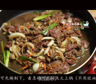 《韩式牛肉蘑菇粉条锅》的做法步骤：7