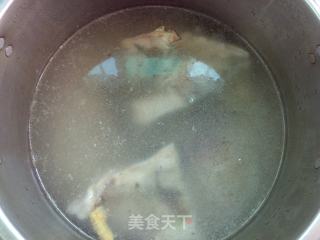 香菜鱼头豆腐汤的做法步骤：5