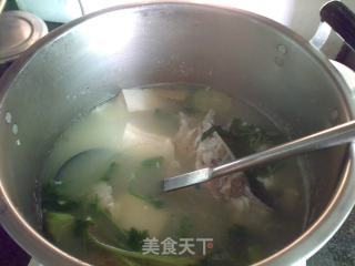 香菜鱼头豆腐汤的做法步骤：8
