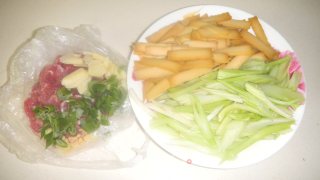 香芹炒豆干的做法步骤：1