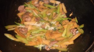 香芹炒豆干的做法步骤：4