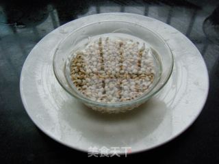 补肾乌发—黑豆薏米百合汤的做法步骤：2