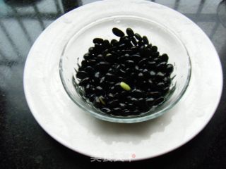 补肾乌发—黑豆薏米百合汤的做法步骤：3