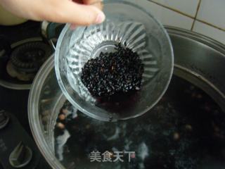 补肾乌发—黑豆薏米百合汤的做法步骤：10