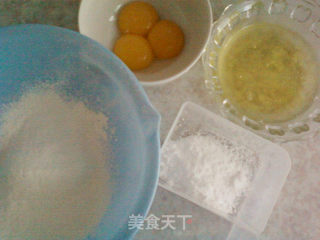 云朵般轻柔的戚风蛋糕的做法步骤：1