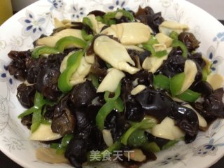 简单下饭菜——青椒炒菌菇的做法步骤：9