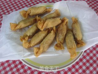 小朋友滴把戏《糖形馄饨串》的做法步骤：9