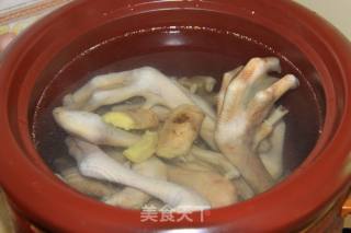 苦藠炖鹅掌汤的做法步骤：3