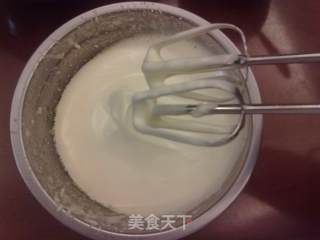 草莓酱夹心蛋糕的做法步骤：2