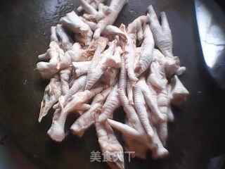 泡椒凤爪的做法步骤：1