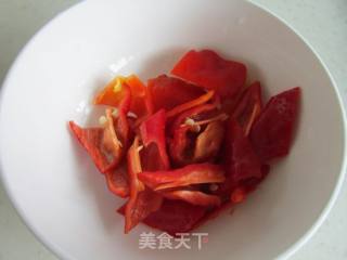 丝瓜炒豆腐泡的做法步骤：3