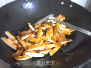 西芹炒香干的做法步骤：7