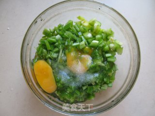 苦瓜菜椒蛋饼的做法步骤：2
