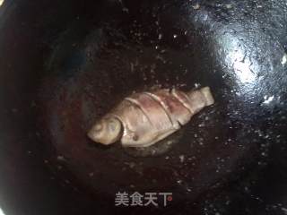 剁椒烧鲫鱼的做法步骤：4