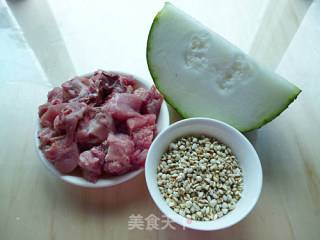 冬瓜排骨薏米汤的做法步骤：1