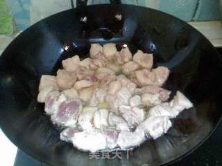 家常红烧肉的做法步骤：1