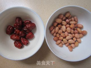 花生红枣泥粥（宝宝最爱哦）的做法步骤：1