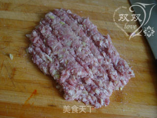 嗜肉族美女不容错过的美容美白菜——酿丝瓜的做法步骤：3