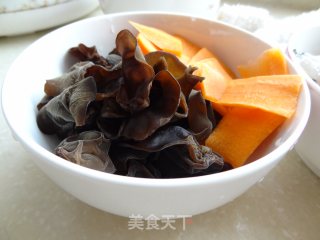 酸菜黑鱼片的做法步骤：1