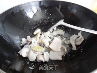 酸菜黑鱼片的做法步骤：4