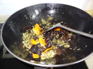酸菜黑鱼片的做法步骤：6
