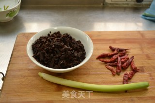 【小炒玫瑰咸菜】的做法步骤：1